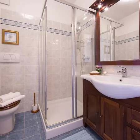 Sleeps 6 빌라 메나지오