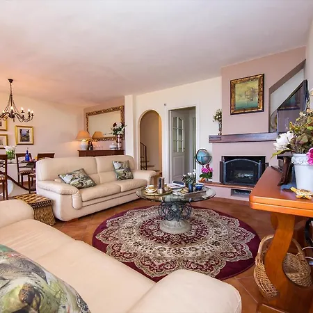Sleeps 6 빌라