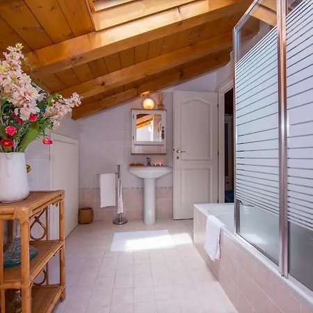 Sleeps 6 메나지오