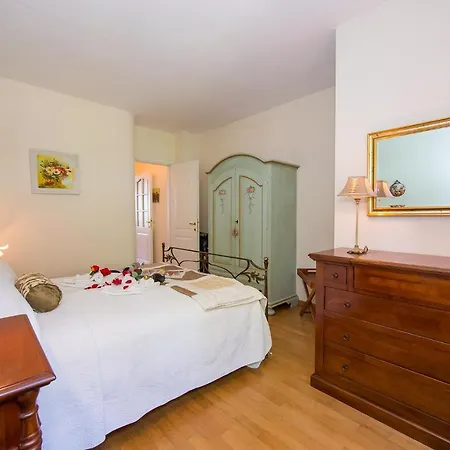 Villa Sleeps 6 Menaggio